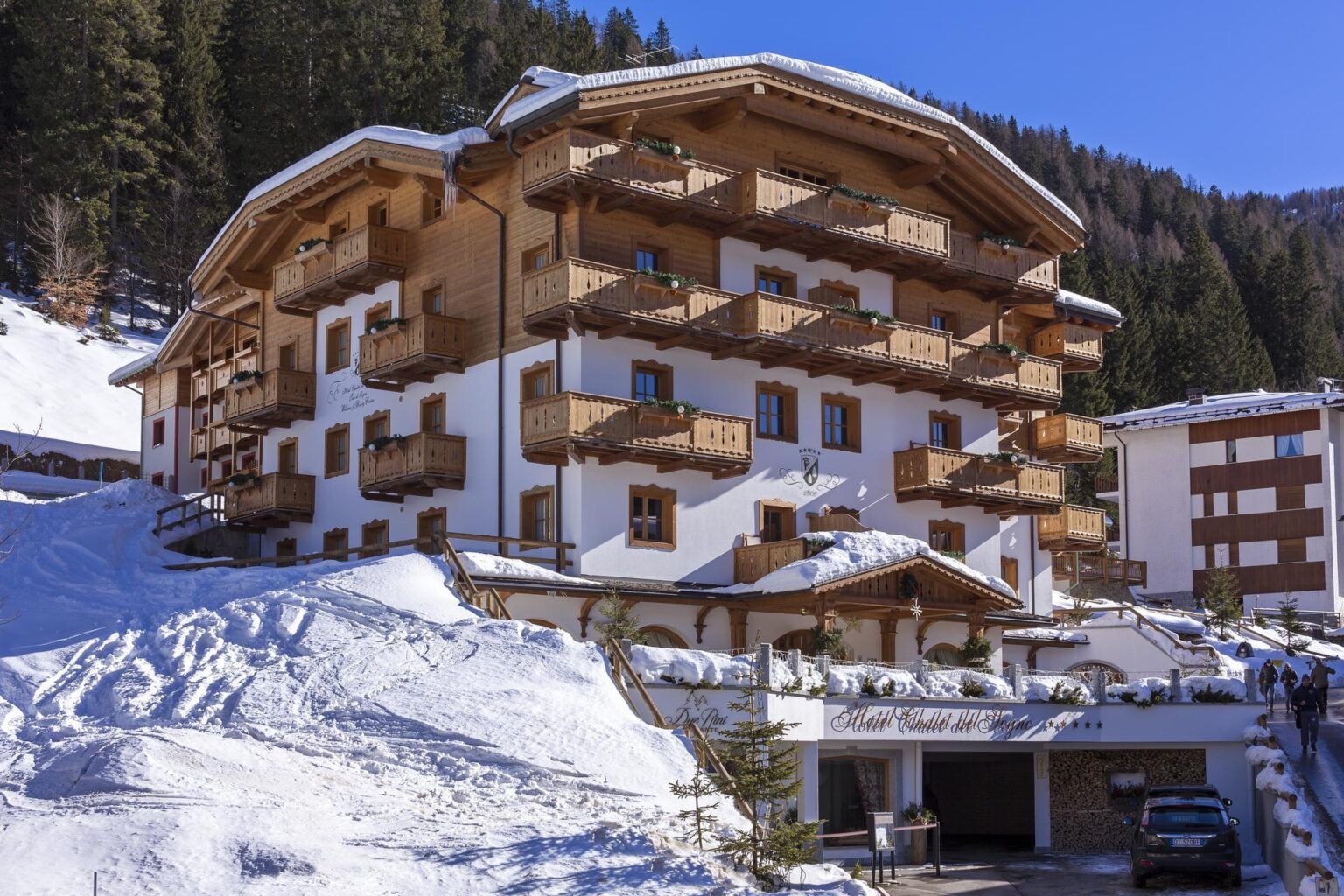 Chalet-del-Sogno-luksusowe-hotele-we-Wloszech-narty-najlepsze-gorskie-hotele-we-Wloszech-narty-w-Dolomitach.-z-najlepszych-obiektow-na-zimowe-wczasy-we-wloskich-Alpach.jpg