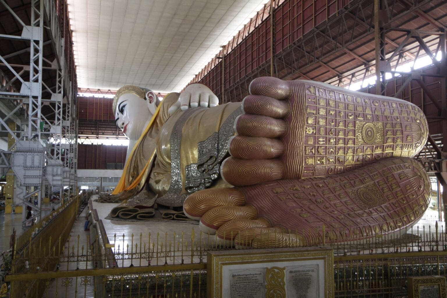 Chaukhtatgyi-Buddha-Temple.jpg
