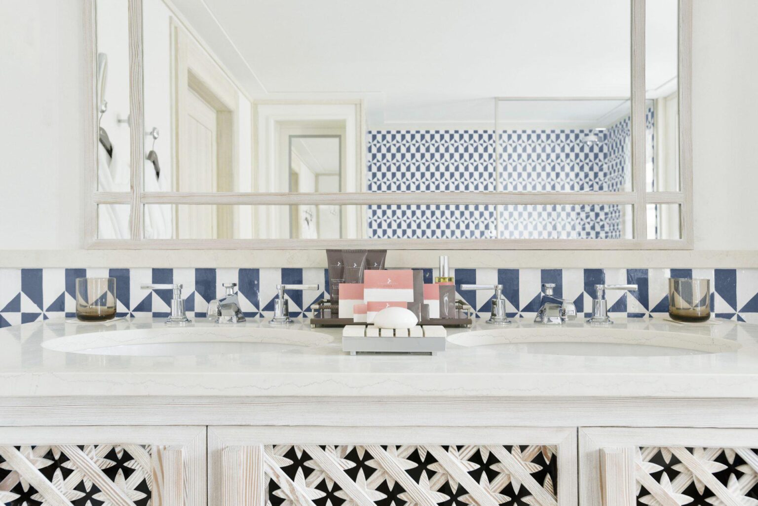Cheval-Blanc-St-Barth-Isle-de-France-Room-Bathroom-by-Jacques-Grange-V.-Mati-0947.jpg