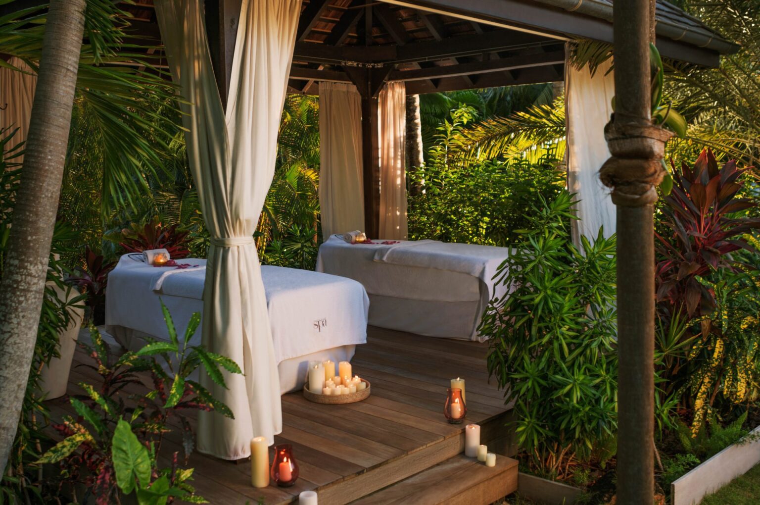 Cheval-Blanc-St-Barth-Isle-de-France-Spa-Tropical-Pavilion-Evening-2-F.-Nannini.jpg