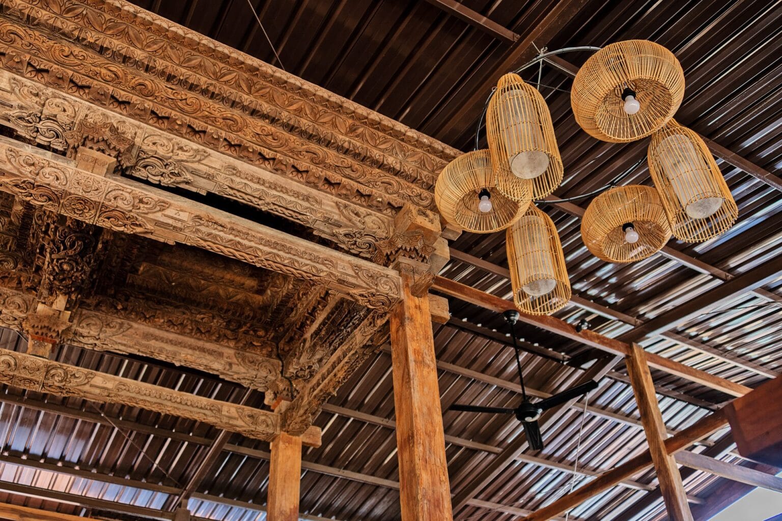 Classic-Joglo-Restaurant.jpg