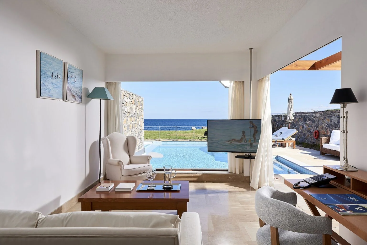 Club-Suite-Private-Pool-Seafront-2.jpg