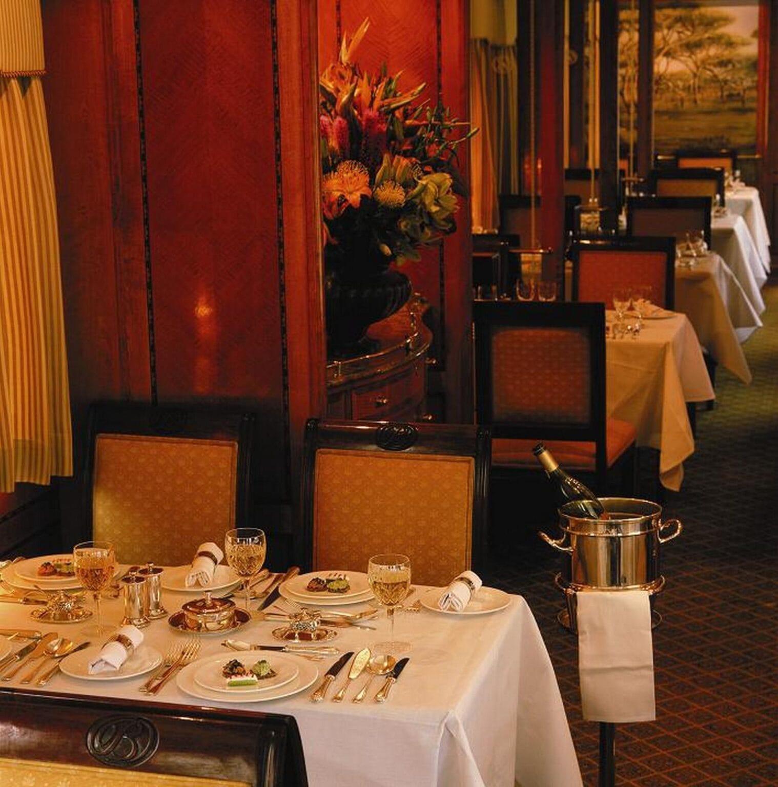 DINING-CAR.jpg