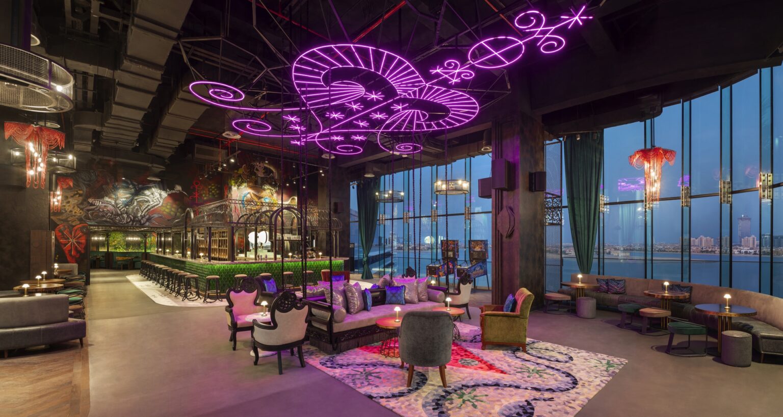 podswietlony bar w W Dubai – The Palm