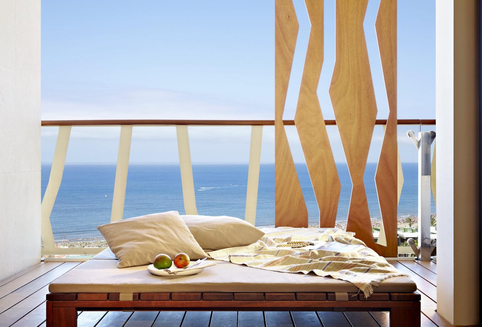 Daybed-balcony-all-suites.jpg