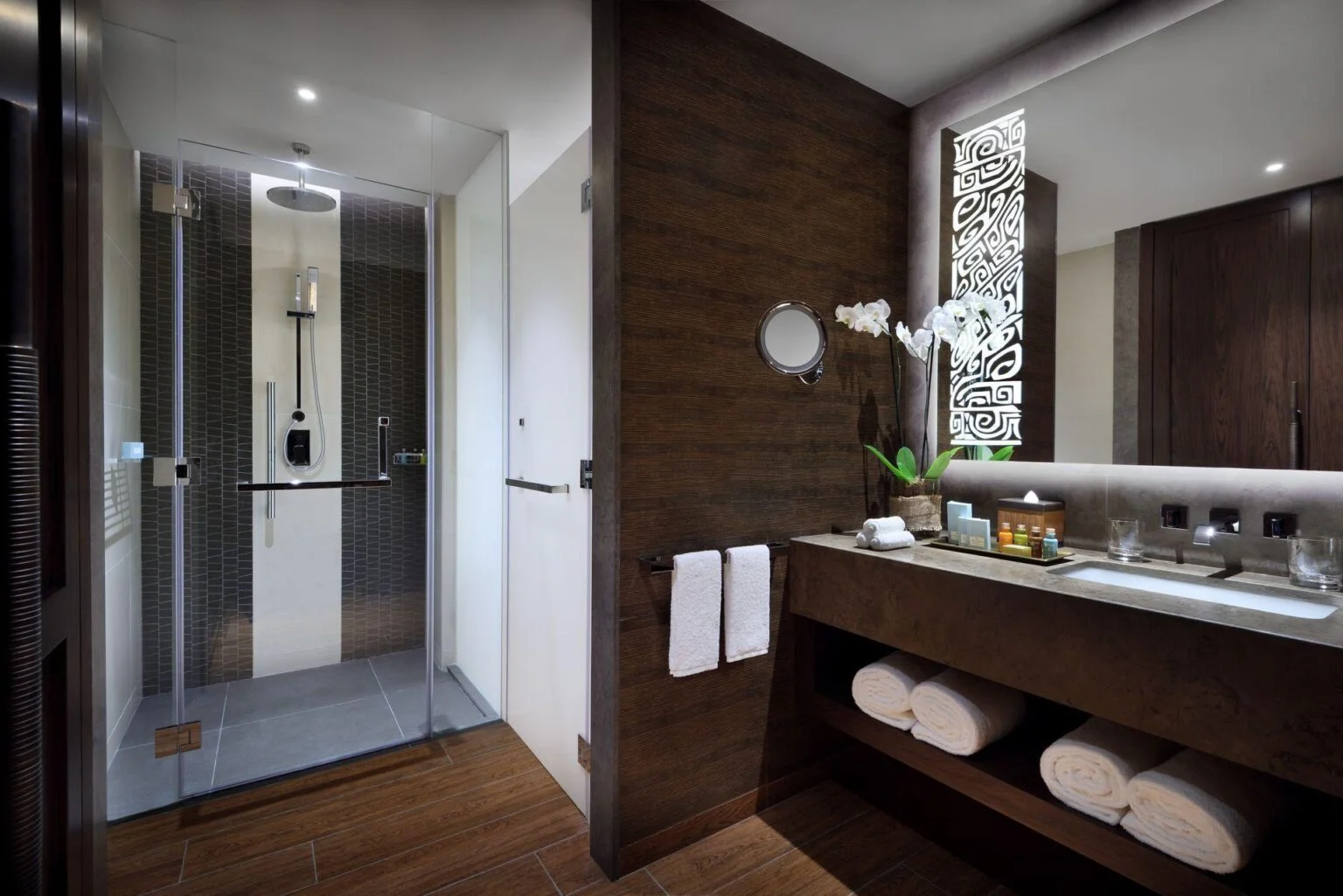 Deluxe-King-Bathroom.jpg