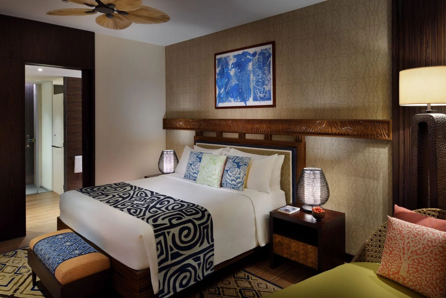Deluxe-King-Room3.jpg