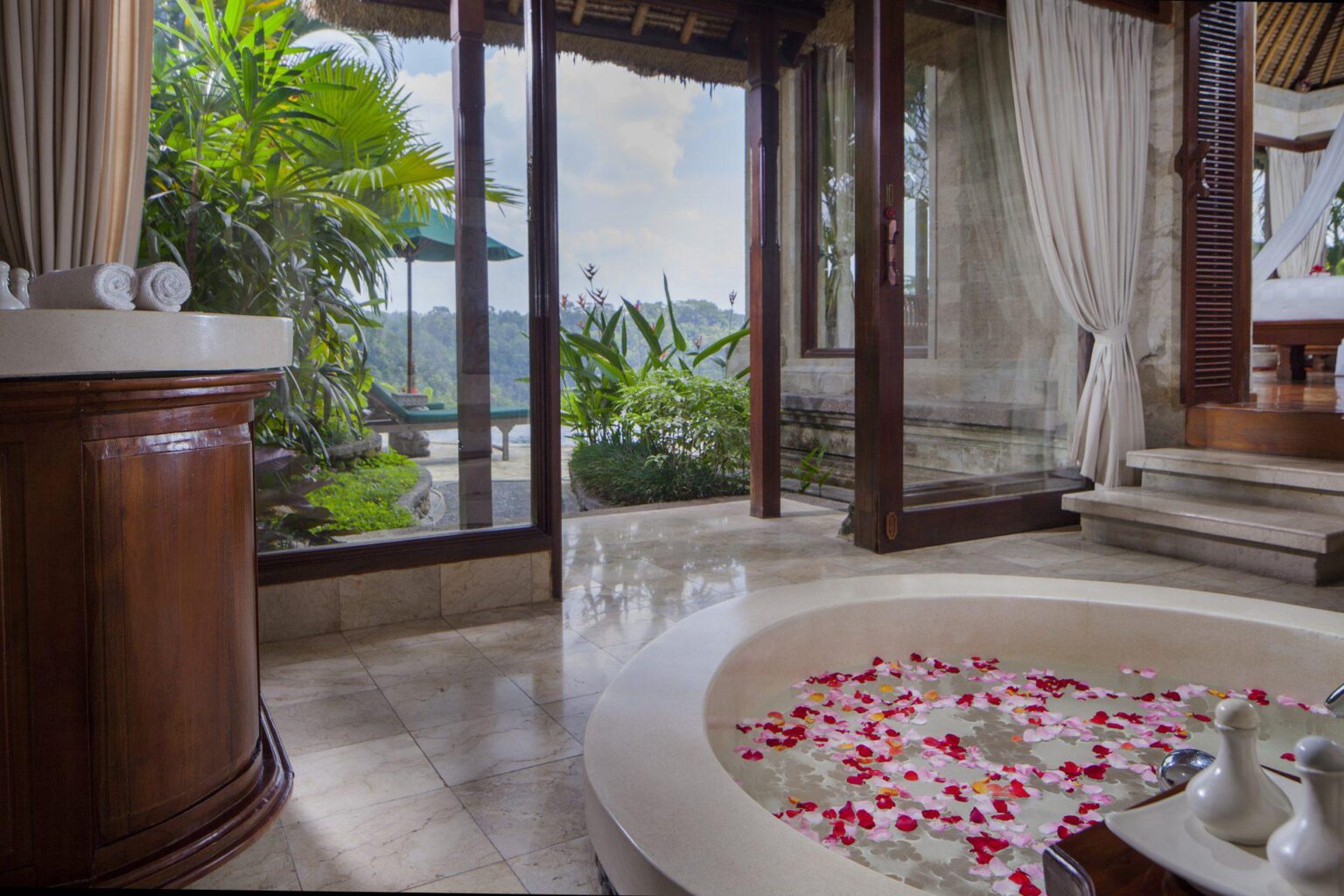 Deluxe-Pool-Villa-Bathroom.jpg