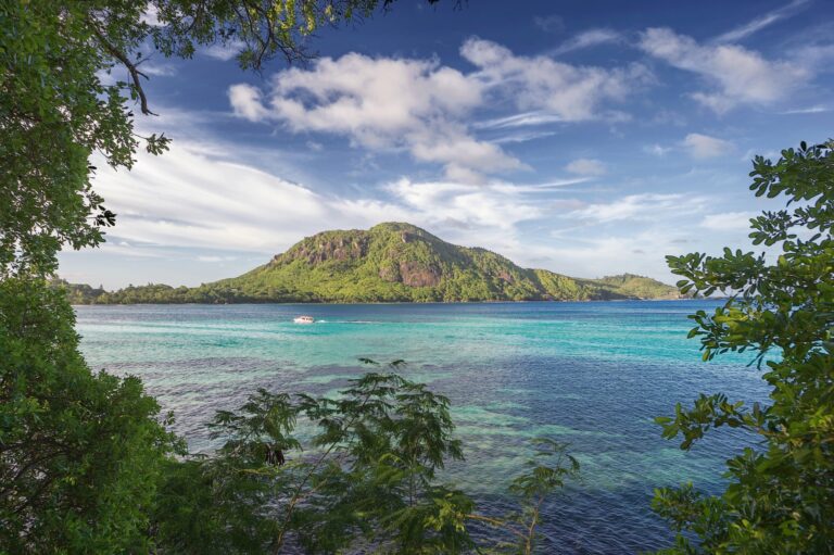 Hotel w samym sercu Parku Narodowego Sainte Anne,JA Enchanted Island Resort,Żeglowanie na Seszelach,Rytuały lecznicze i bogata oferta SPA