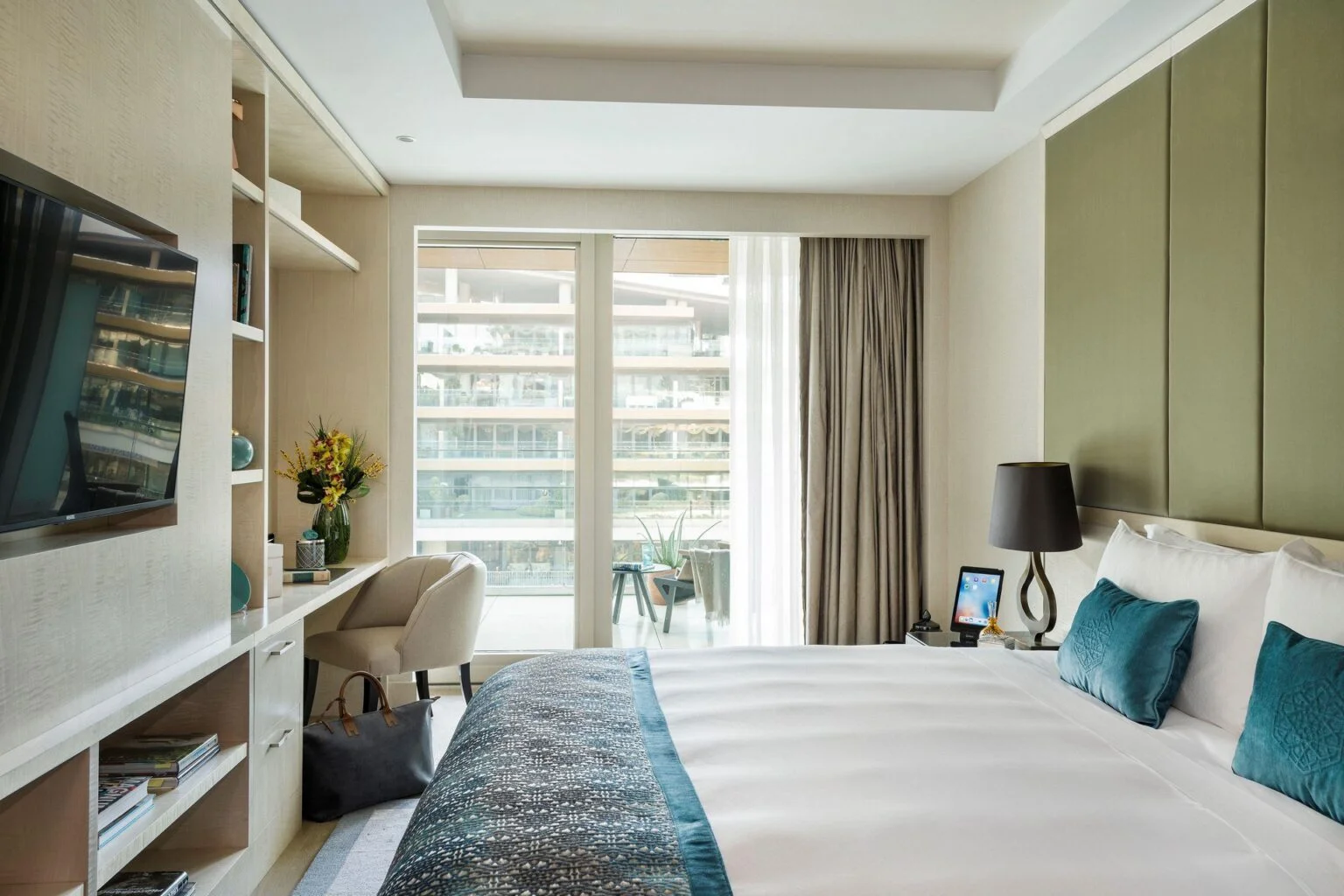 Executive-Studio-bedroom_1553986_high.jpg