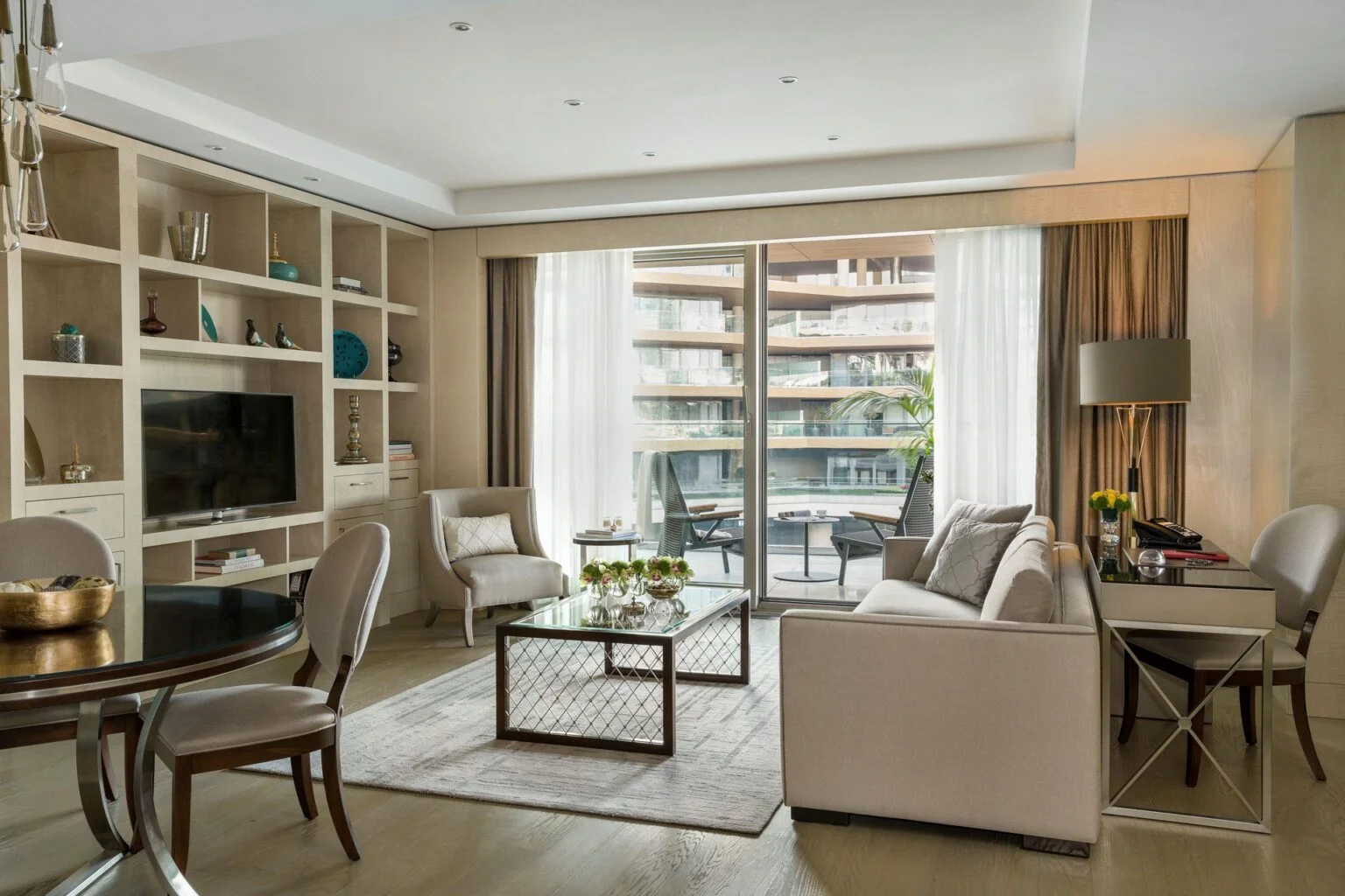 Executive-Studio-living-room_1553985_high.jpg