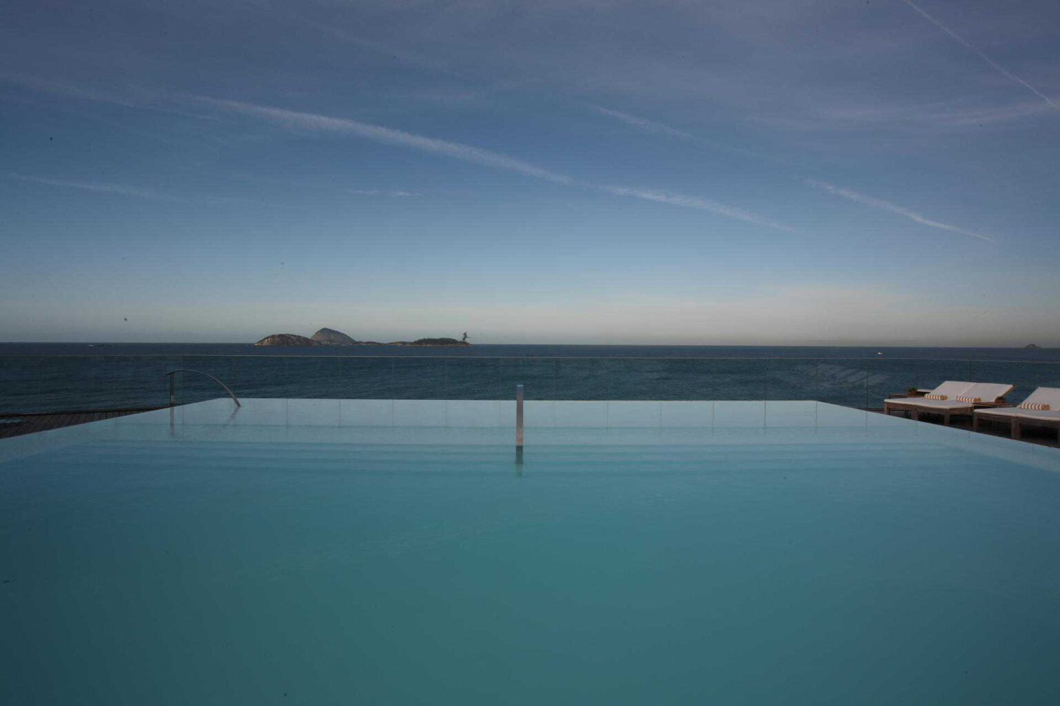 FASANO-RIO-DE-JANEIRO-Rooftop-pool.jpg