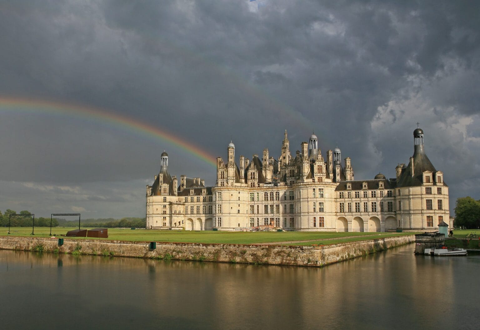 FMRTforLuxuryTravel_chateau_Chambord-1.jpg