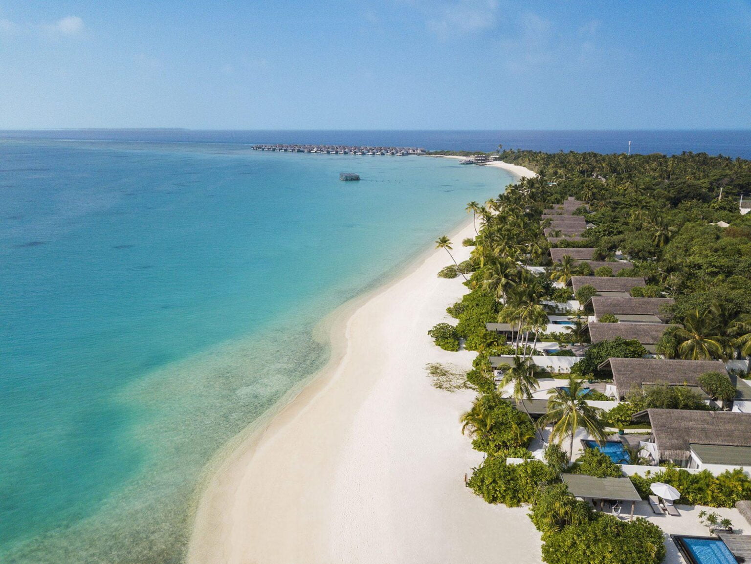 Fairmont-Maldives-luksusowe-hotele-na-Malediwach-ekskluzywane-wakacje-na-Malediwach-wczasy-na-Malediwach-szyte-na-miare-15.jpg