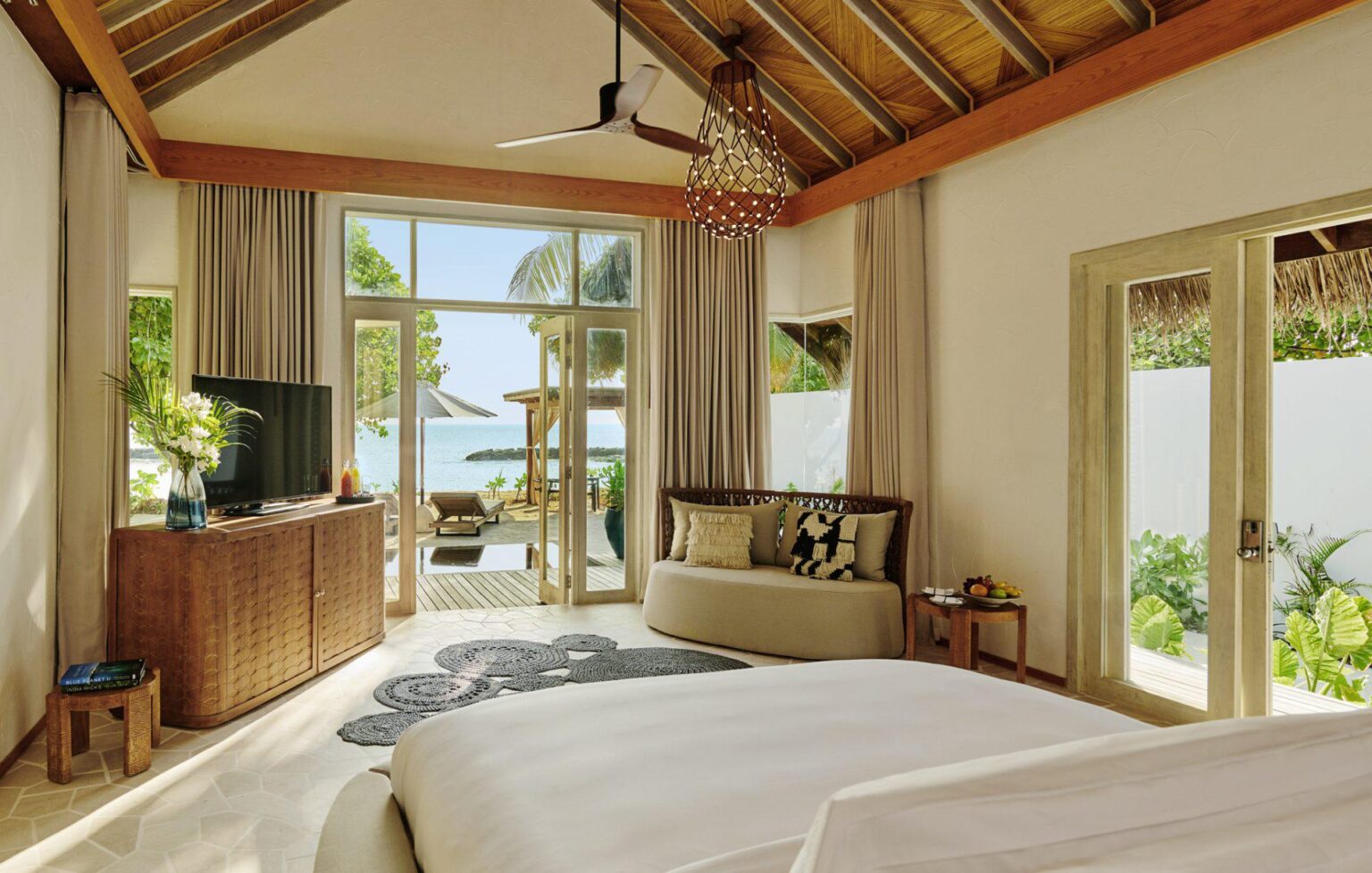 Fairmont-Maldives-luksusowe-hotele-na-Malediwach-ekskluzywane-wakacje-na-Malediwach-wczasy-na-Malediwach-szyte-na-miare-17.jpg