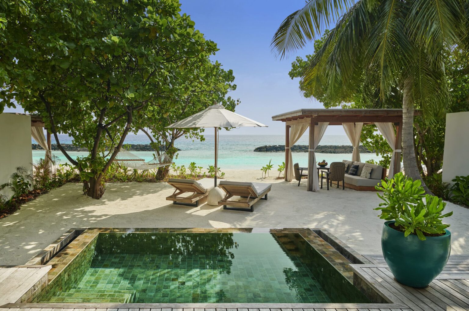 Fairmont-Maldives-luksusowe-hotele-na-Malediwach-ekskluzywane-wakacje-na-Malediwach-wczasy-na-Malediwach-szyte-na-miare-18.jpg