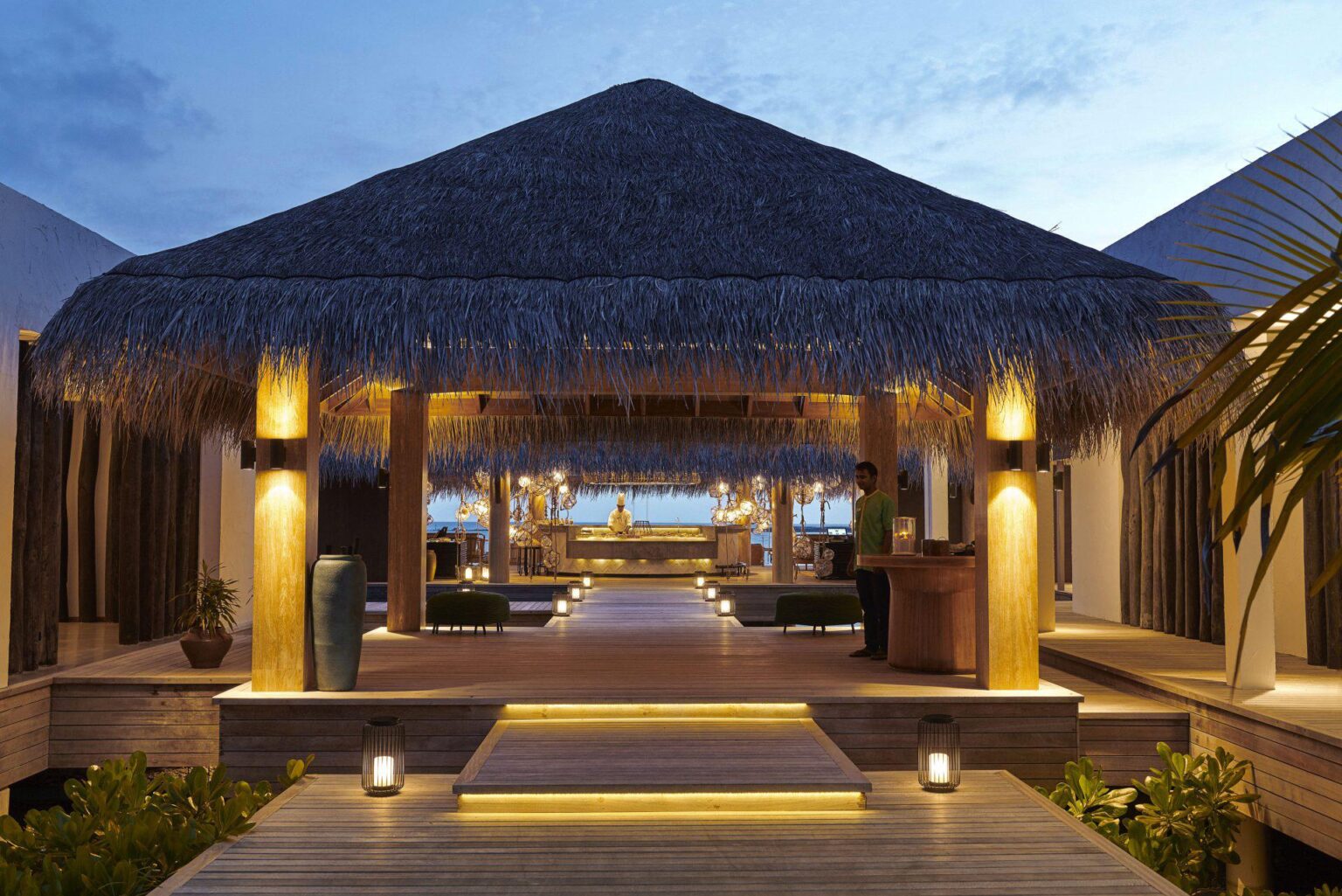Fairmont-Maldives-luksusowe-hotele-na-Malediwach-ekskluzywane-wakacje-na-Malediwach-wczasy-na-Malediwach-szyte-na-miare-2.jpg