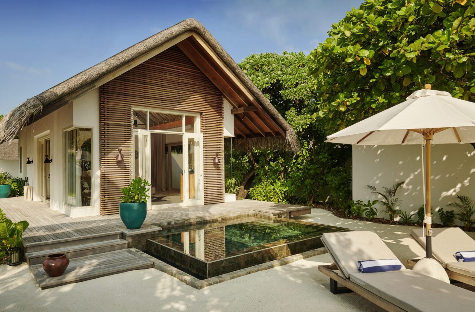 Fairmont-Maldives-luksusowe-hotele-na-Malediwach-ekskluzywane-wakacje-na-Malediwach-wczasy-na-Malediwach-szyte-na-miare-20.jpg