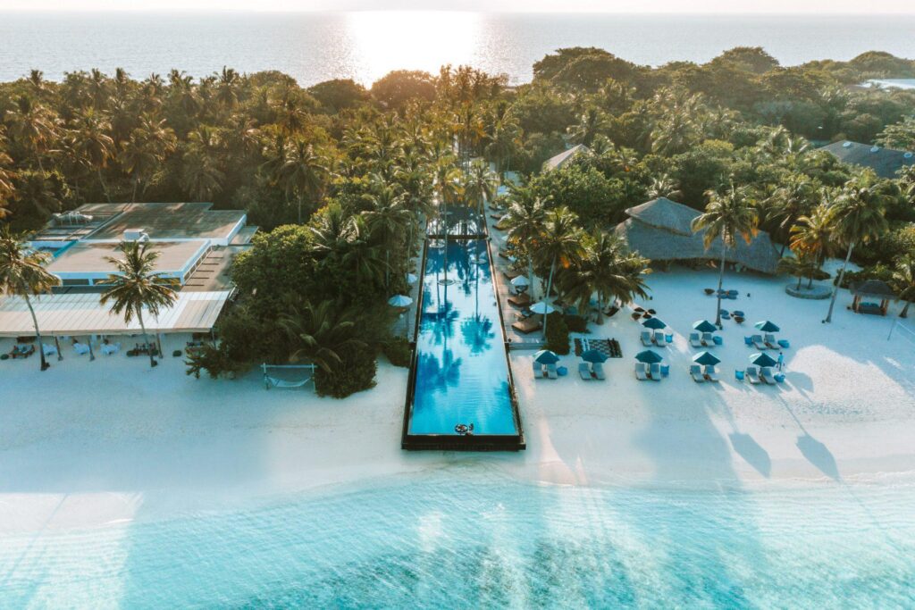 Najdłuższy basen na Malediwach,Sirru Fen Fushi,Piknik dla dwojga na Malediwach,Sirru Fen Fushi Private Lagoon Resort