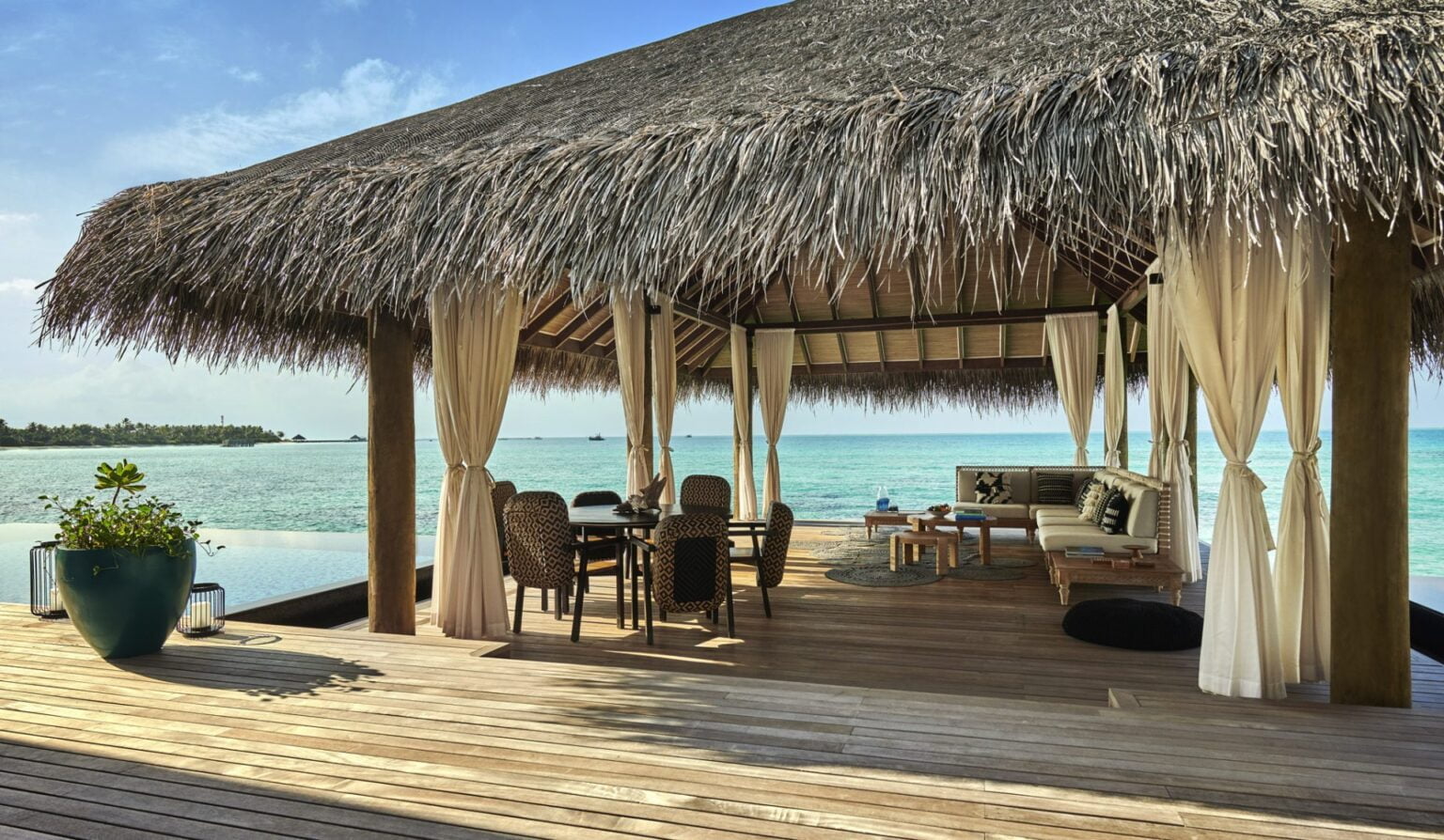 Fairmont-Maldives-luksusowe-hotele-na-Malediwach-ekskluzywane-wakacje-na-Malediwach-wczasy-na-Malediwach-szyte-na-miare-55.jpg
