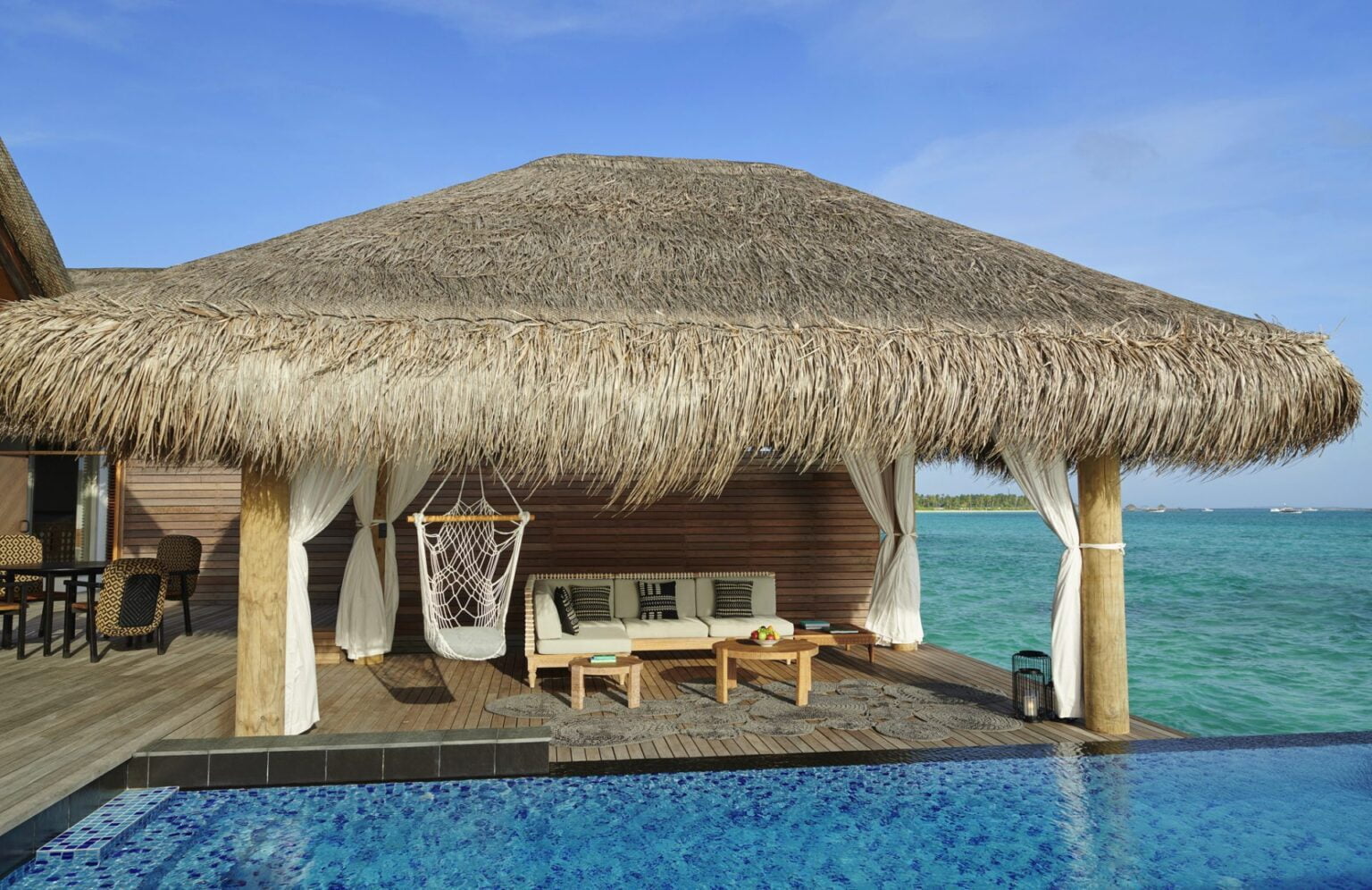 Fairmont-Maldives-luksusowe-hotele-na-Malediwach-ekskluzywane-wakacje-na-Malediwach-wczasy-na-Malediwach-szyte-na-miare-60.jpg