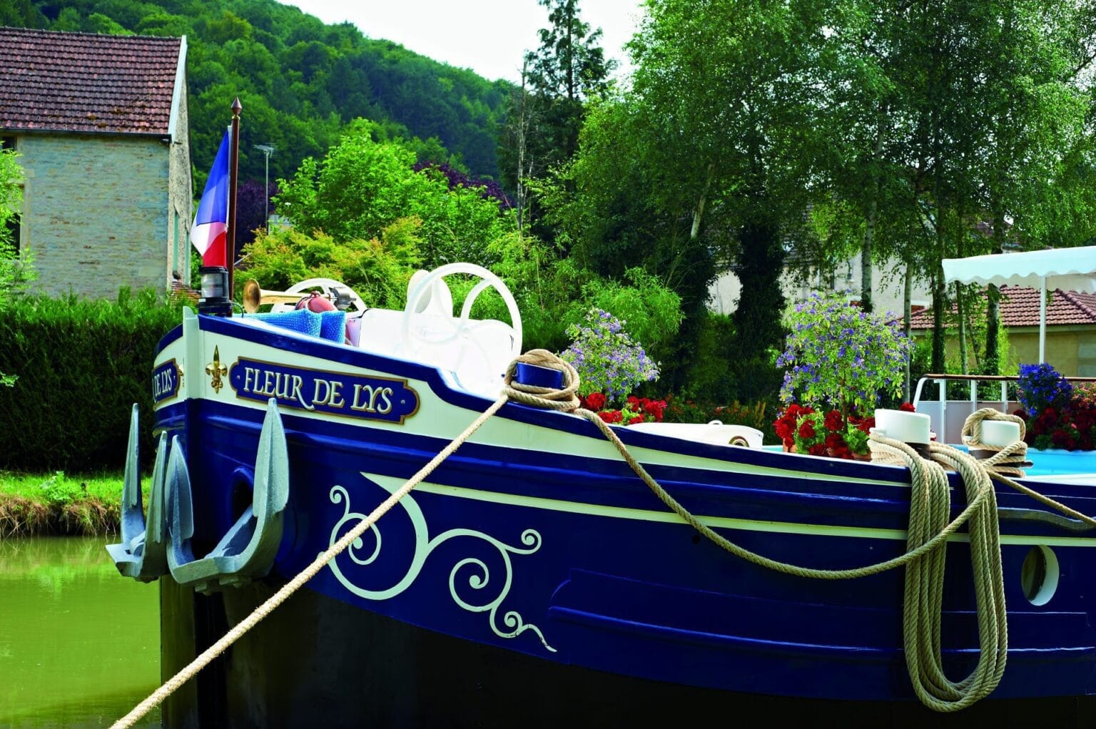 Fleur-de-Lys-luksusowe-barki-we-Francji-luksusowe-rejsy-rzeczne-Francja-ekskluzywne-wakacje-na-statku-13.jpg