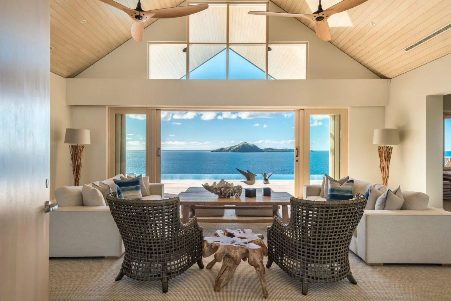 Роскошная резиденция с четырьмя спальнями-Dravuni-Living.jpg