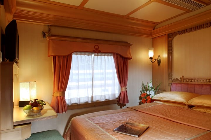 GOLDEN-CHARIOT-BEDROOM-1.jpg