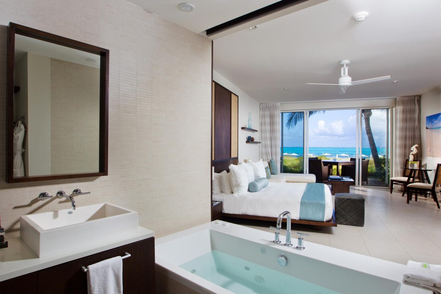 Grand-Deluxe-Oceanfront-Studio-2.jpg