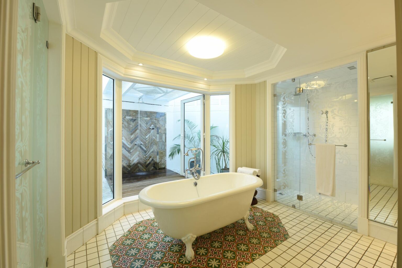 HLT-Junior-Suite-Bathroom.jpg