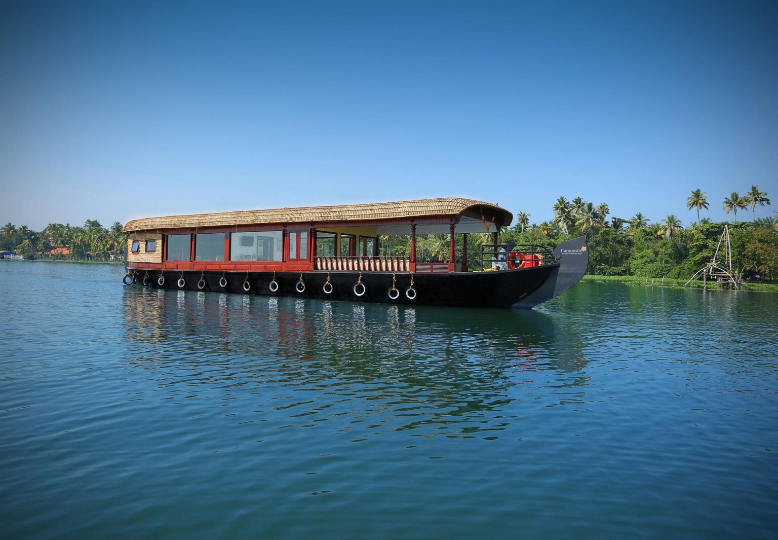 HOUSE-BOAT.jpg