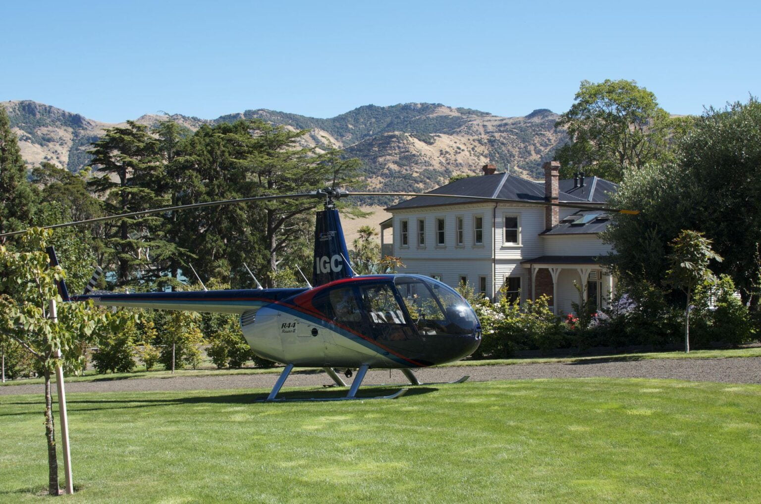 HR-Annandale-Homestead-Heli-Arrival.jpg