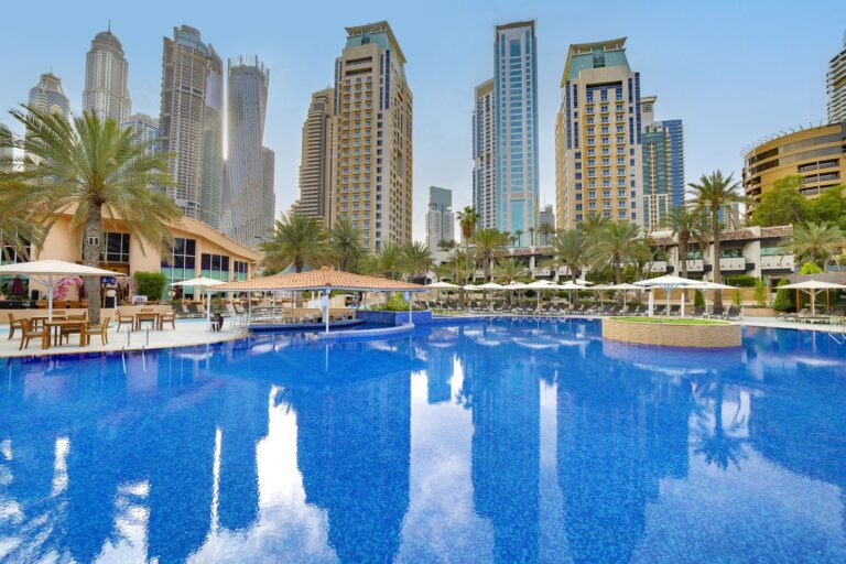 Odkryj wyjątkowy hotel w Dubaju Habtoor Grand Resort,Autograph Collection,Dubaj,Ten komfortowy hotel to doskonałe miejsce na rodzinny odpoczynek czy wyjazd w gronie przyjaciół