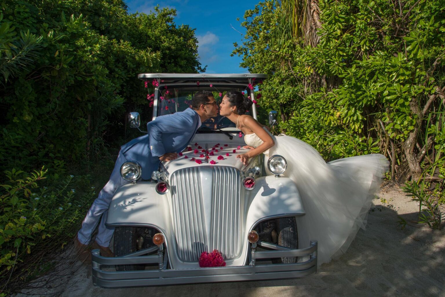 Hideaway-Maldives-weddings-romance-real-life-oct2015-8.jpg