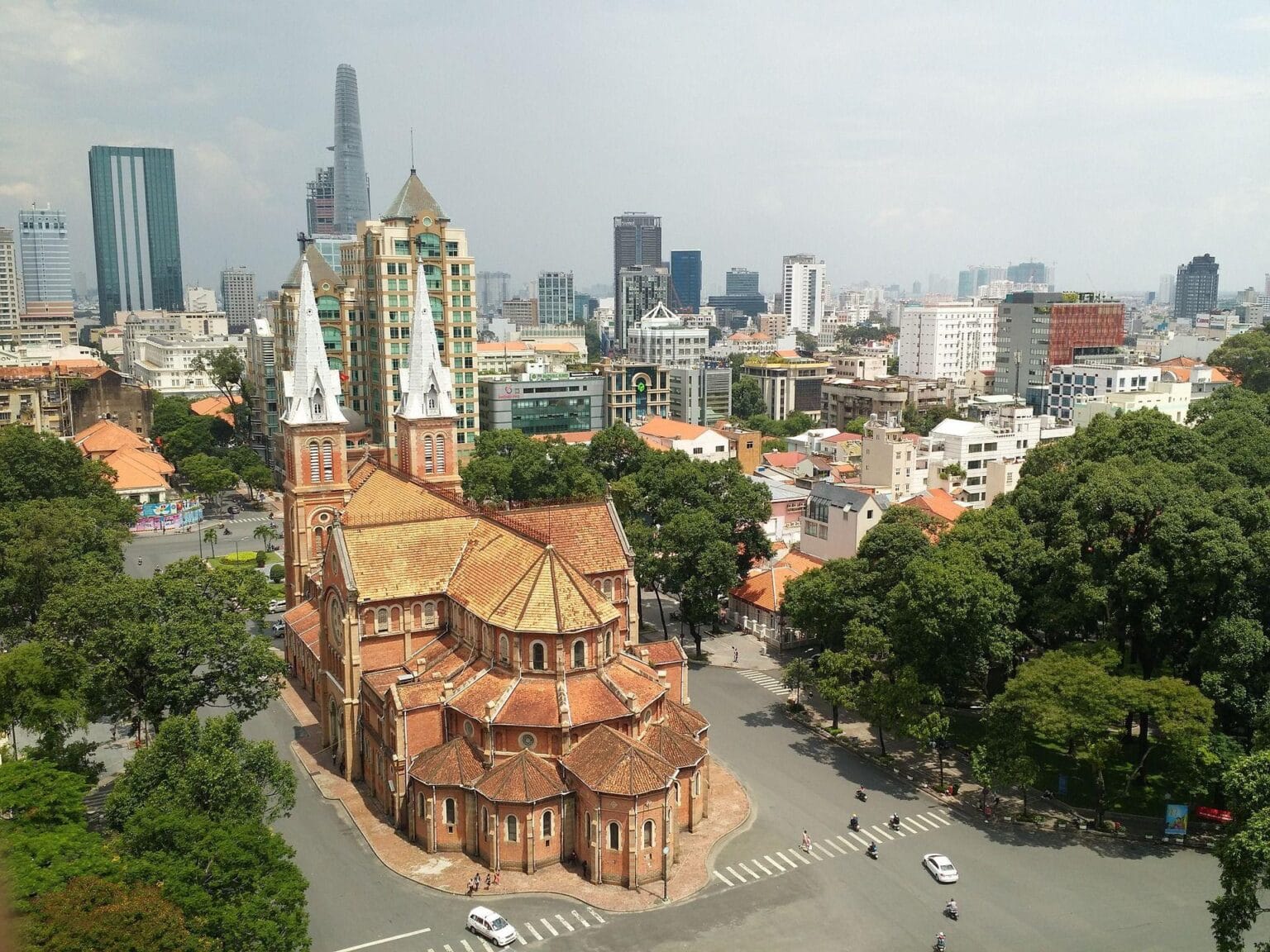 Ho-Chi-Minh-Notre-dame-cathedral-2.jpg