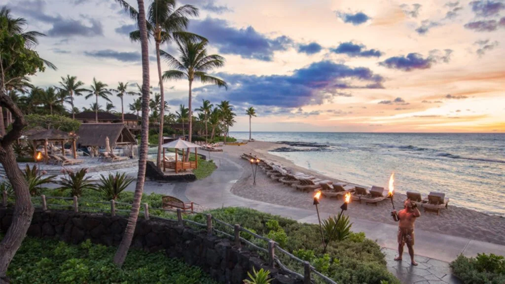 Four Seasons Resort Hualalai, Кайлуа-Кона, остров Гавайи, США, роскошный отель на острове Гавайи. Four Seasons Resort Hualalai, вулканическая обсерватория и поле для гольфа. Выберите лучший вариант для вашего отдыха на Гавайях!