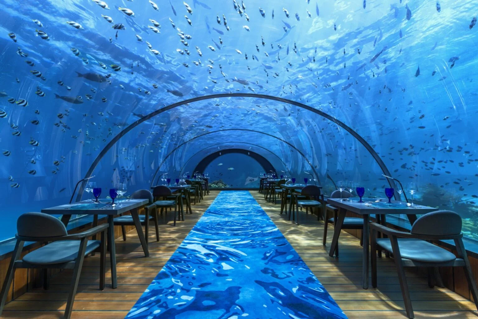 Hurawalhi5.8Undersea-RestaurantInterior1-1600x1067-1.jpg