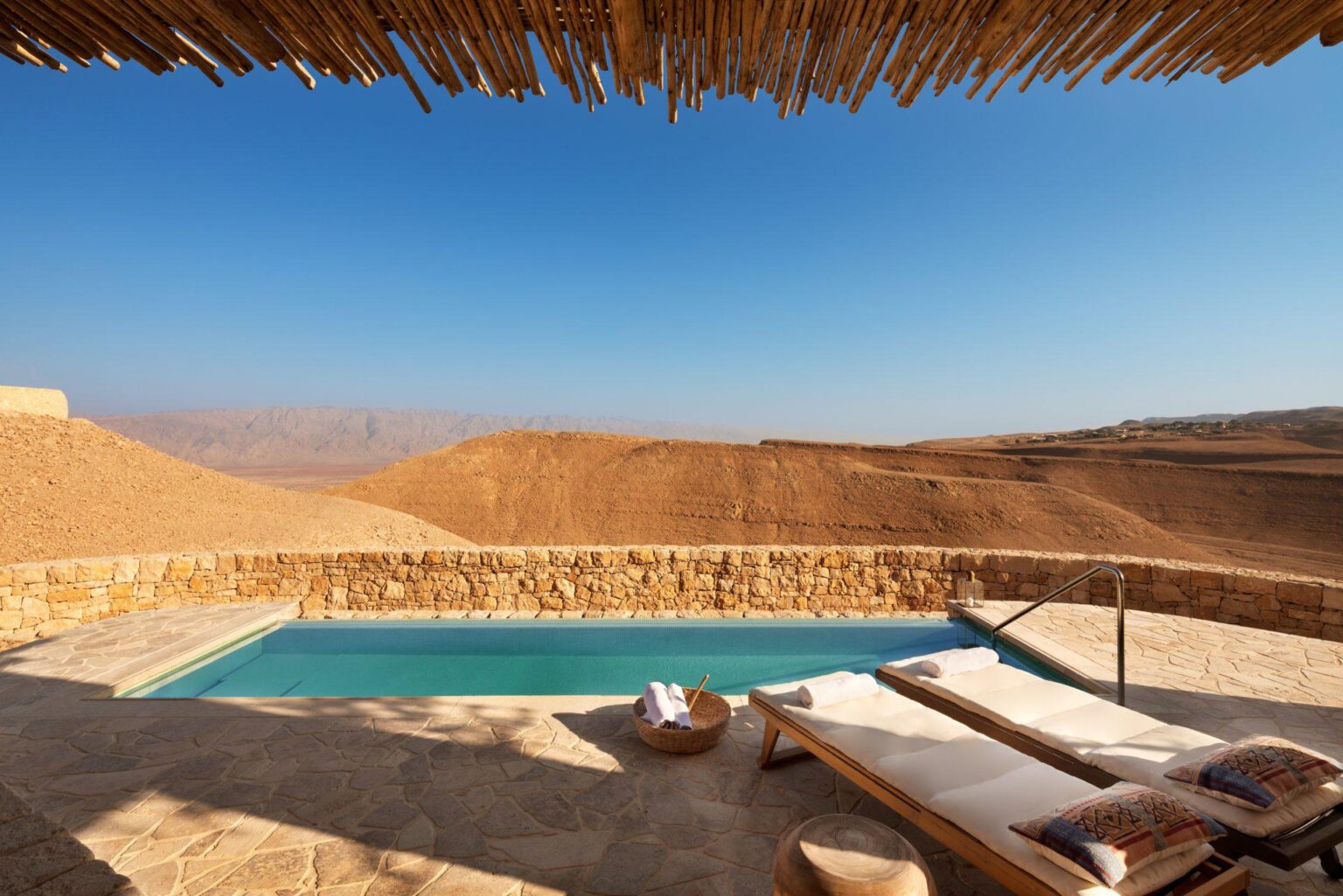 Izrael-Pustynia-Negev-Six-Senses-Shaharut-Panorama_Pool_Villa-swimming_pool_8042-A4.jpg