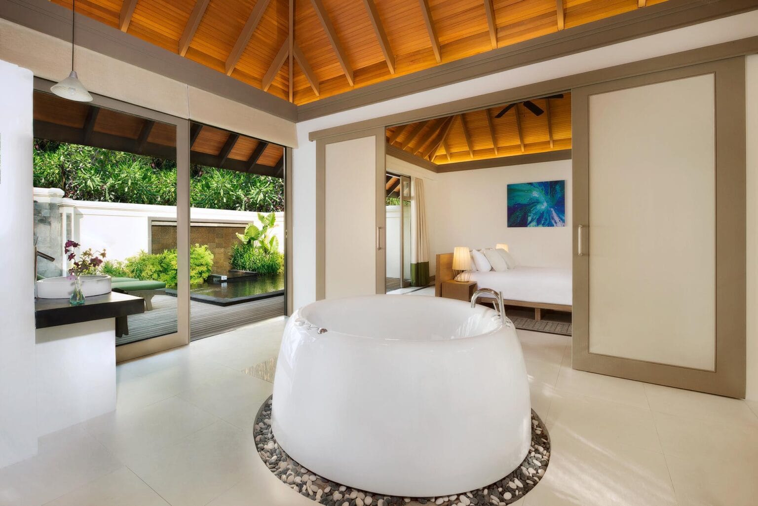 JA-Manafaru-One-Bedroom-Beach-Suite-with-Private-Infinity-Pool-Bath-2.jpg