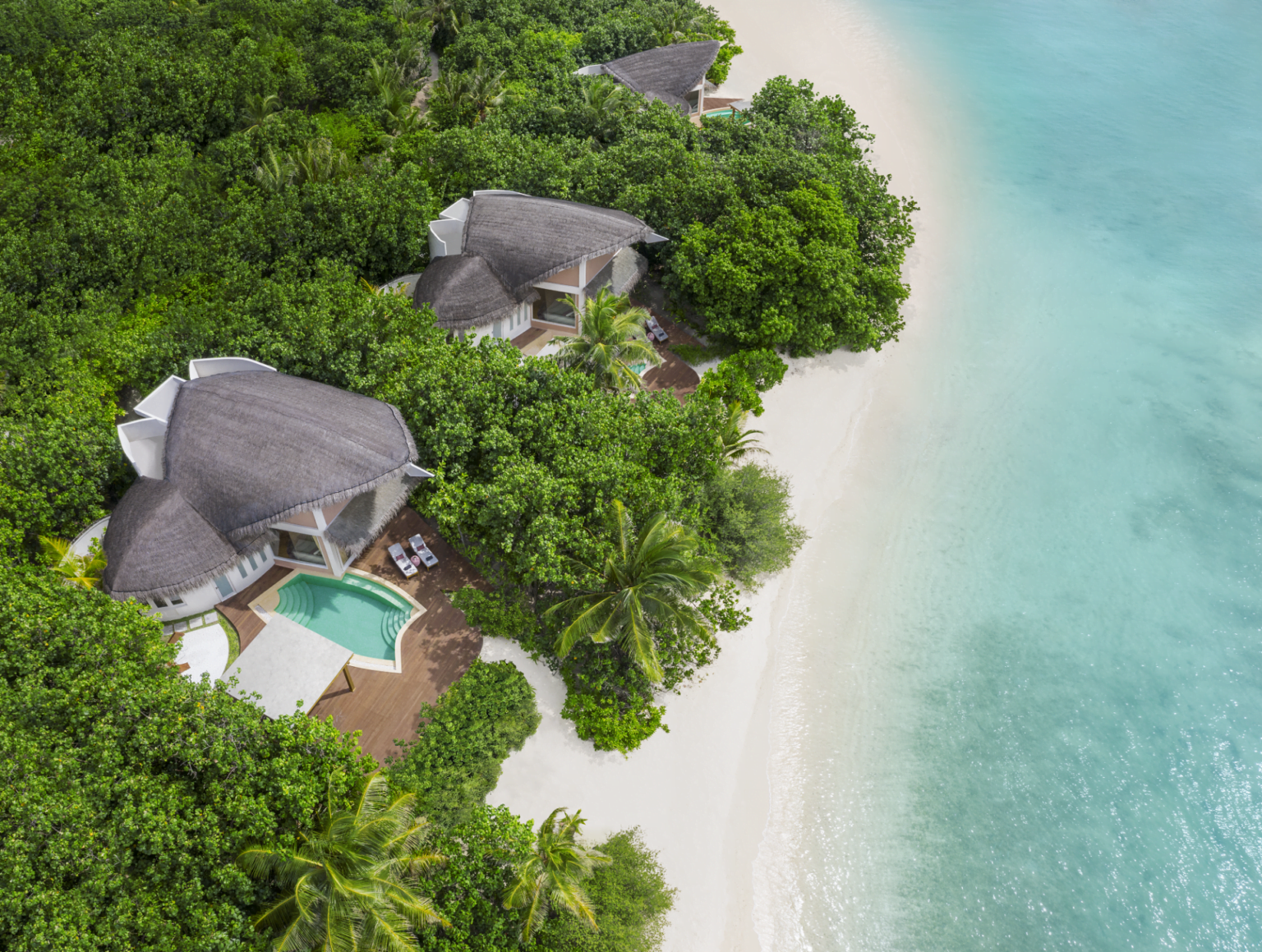 JW-Marriott-Maldives-Resort-Spa-luksusowe-hotele-na-Malediwach-ekskluzywne-wczasy-na-Malediwach-wycieczki-na-malediwy-szyte-na-miare-1.png