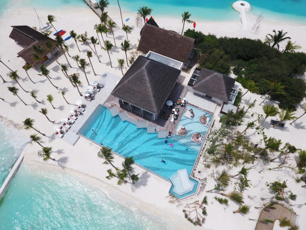Ozen Life Maadhoo - All Inclusive,Obiekt Ozen Life Maadhoo jest znany z niezwykle rozbudowanej formuły all-inclusive,Dostępne są również restauracje specjalizujące się w potrawach kuchni chińskiej,indyjskiej i lankijskiej,Wakacje all inclusive na których znajdziesz ofertę dla aktywnych
