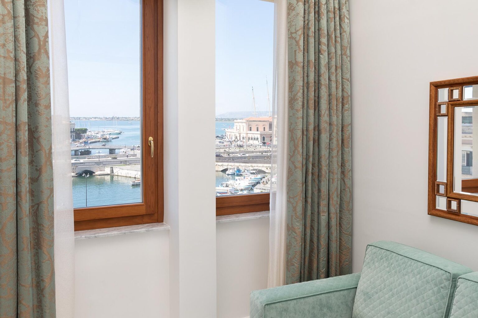 Junior-Suite-Duplex-Sea-view-006_WebRes.jpg