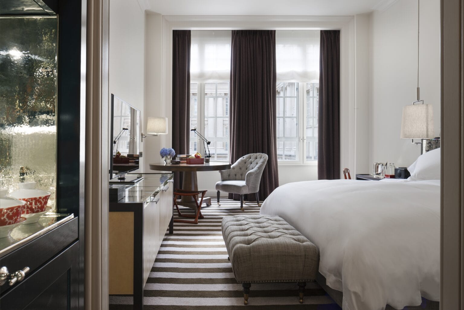 LDN_61383019_Rosewood_London_Deluxe_Room_Detail.jpg