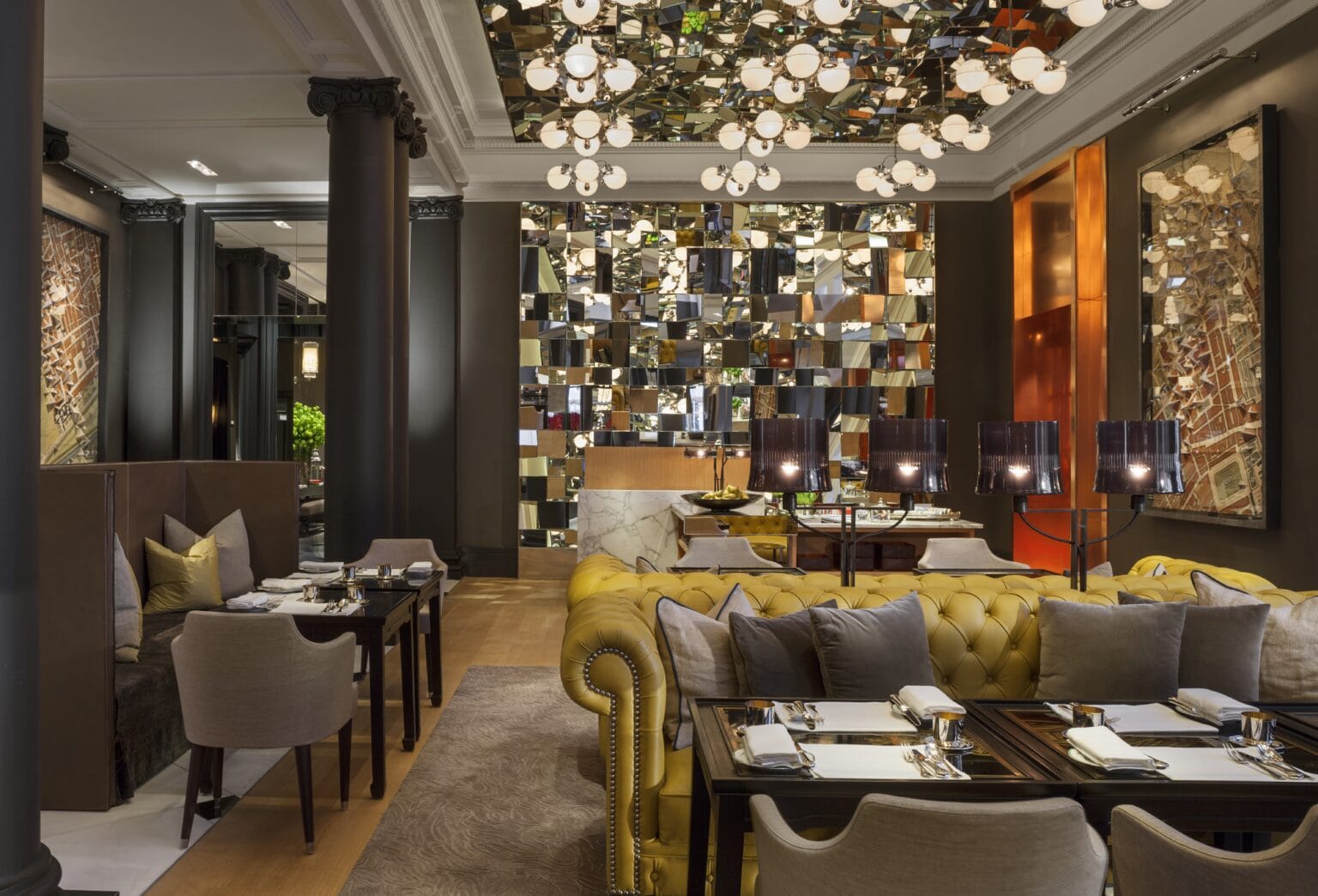 LDN_61385594_Rosewood_London_Mirror_Room_5.jpg