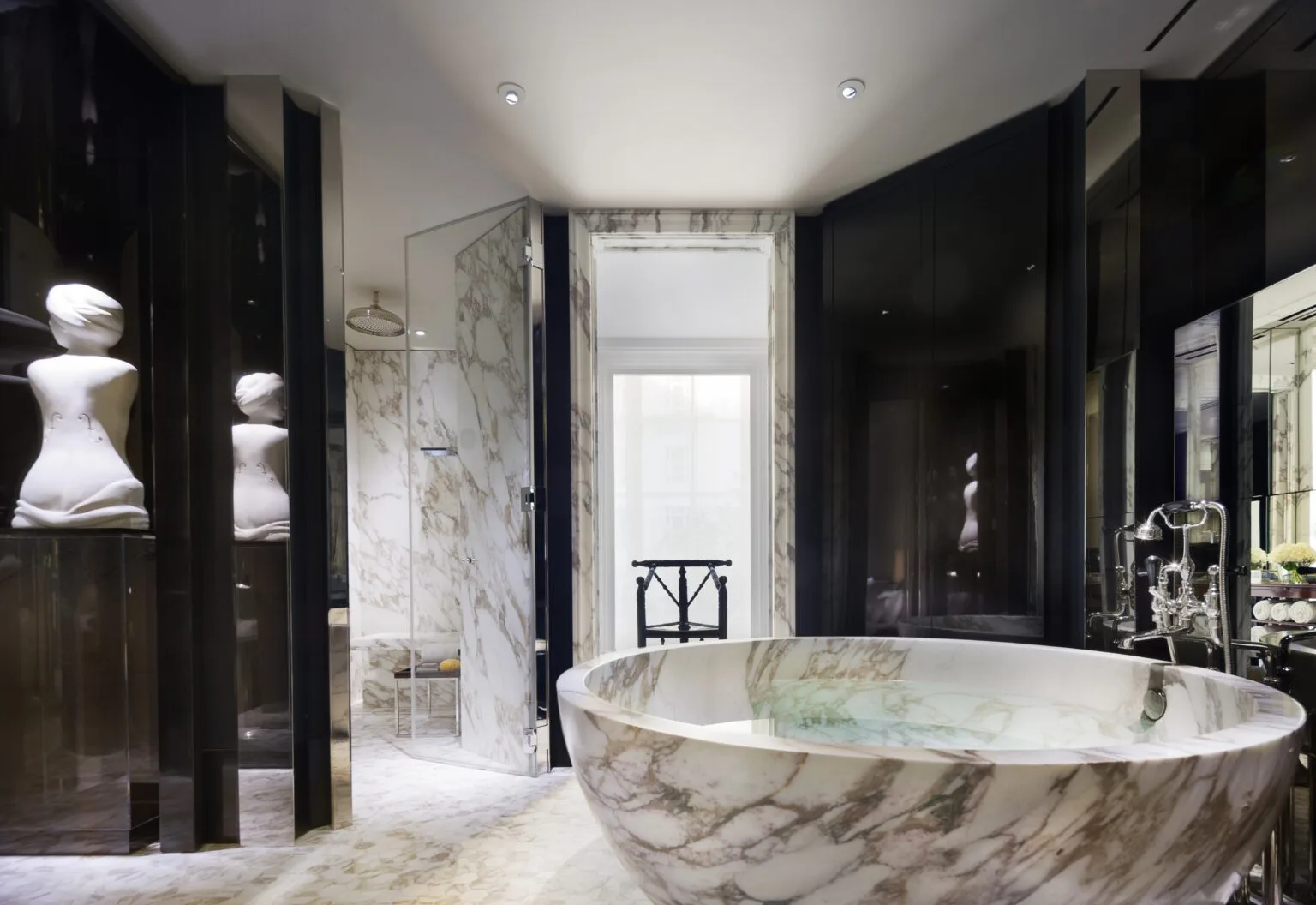 LDN_61386644_Rosewood_London_Manor_House_Suite_Master_Bathroom_1.jpg