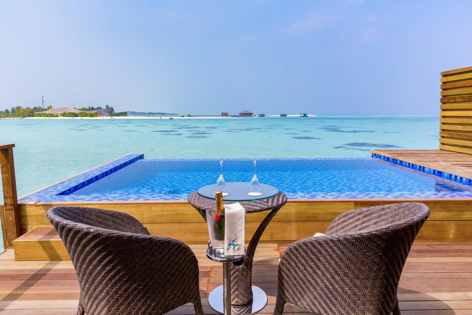 Lagoon-Suite-Pool-021.jpg