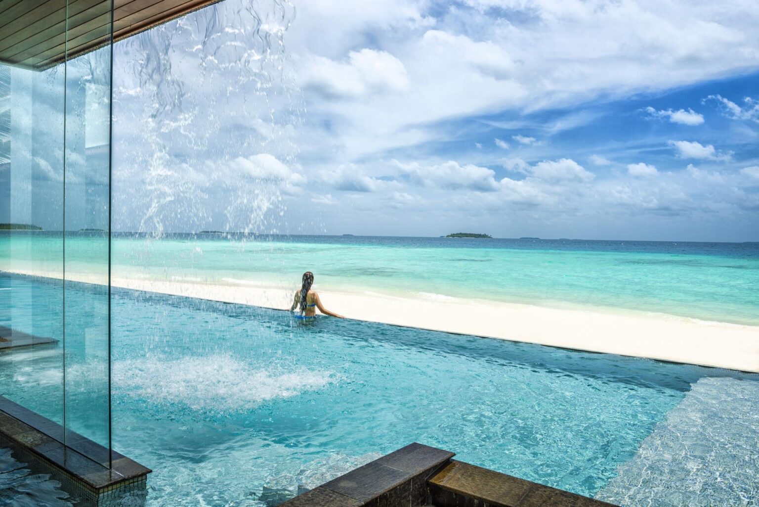 Landaa-Estate-Infinity-Pool.jpg