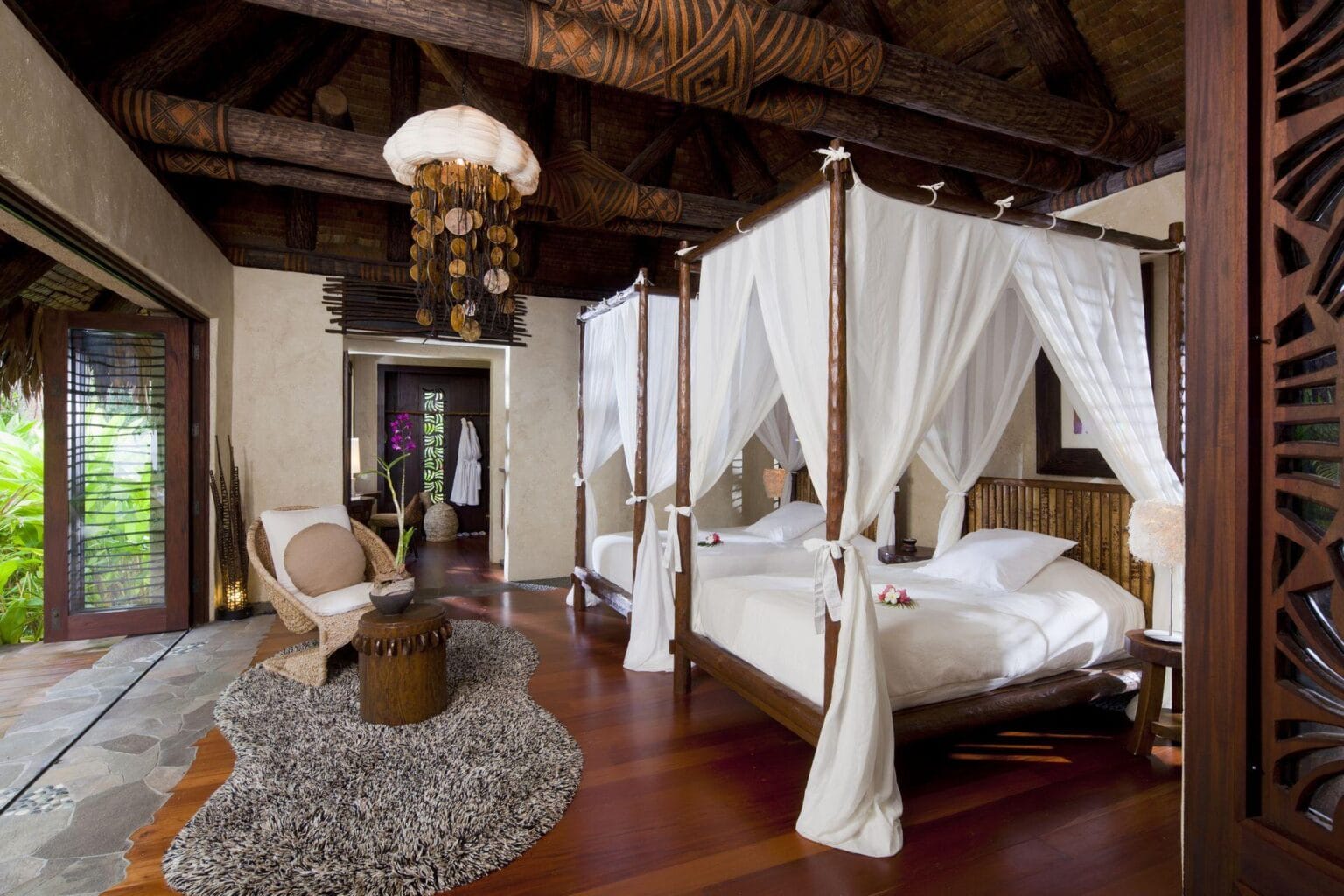 Laucala_plantation_villa_bedroom.jpg