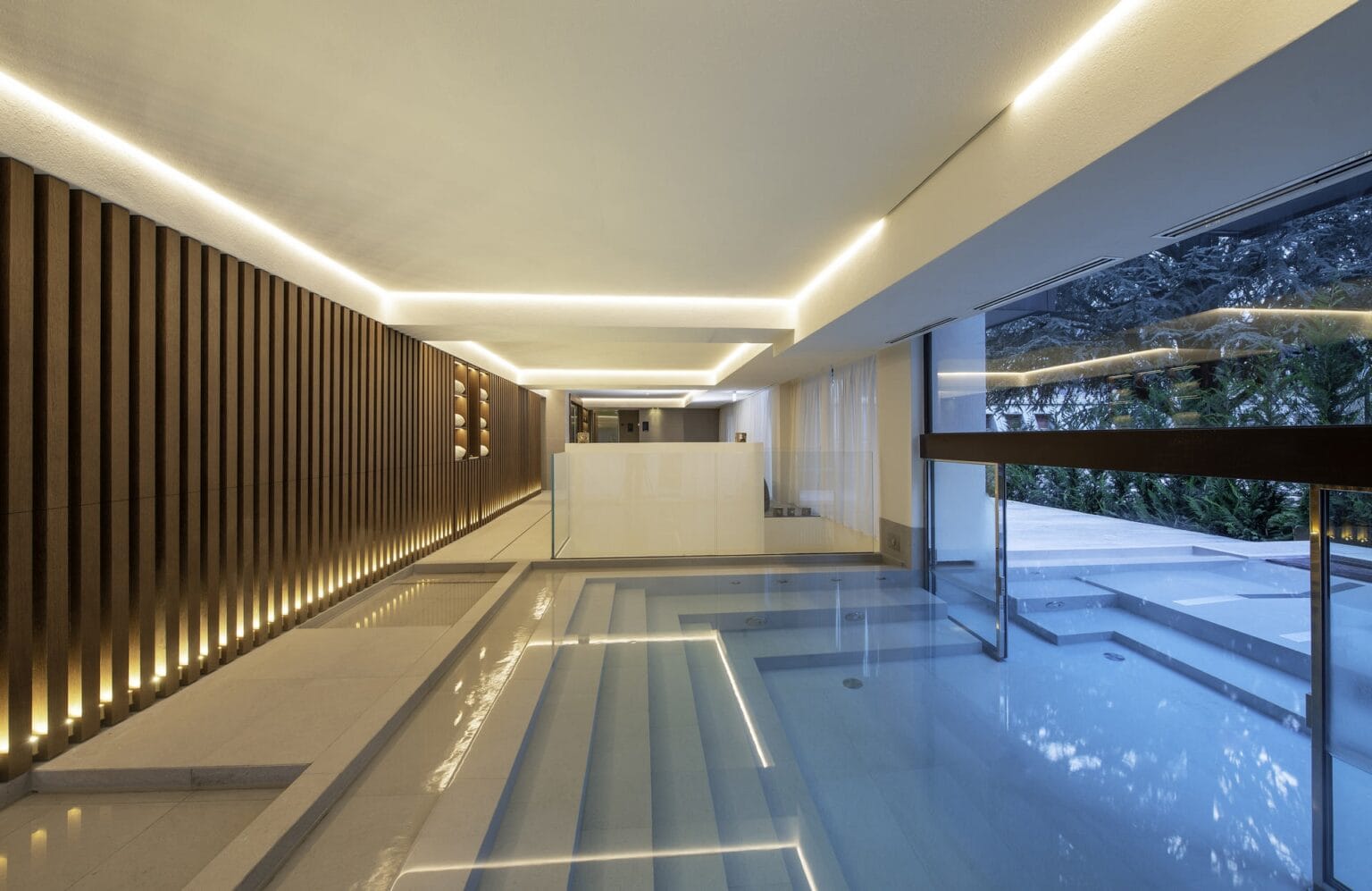 Le-Massif_-Spa_Pool.jpg