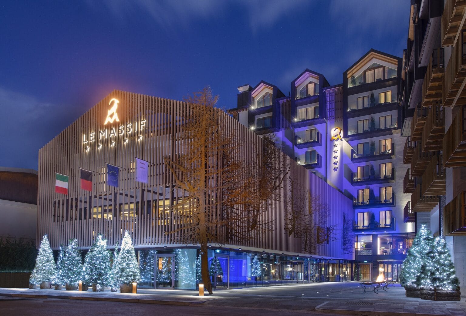 Le-Massif_Hotel-Facade_By-Night.jpg